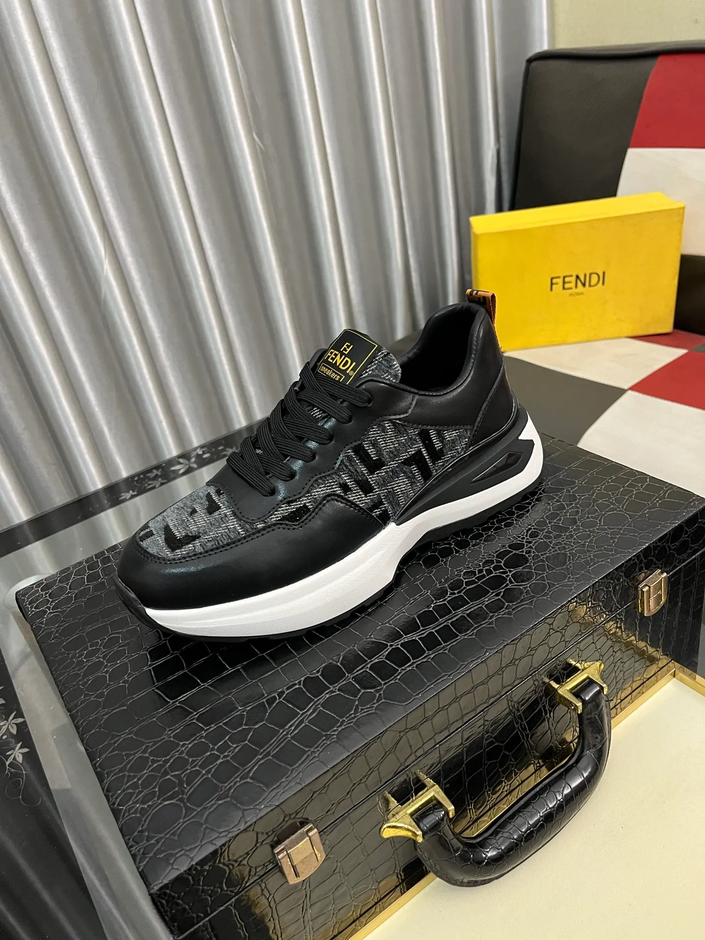 Men's Men's Shoes💰458⌚️⌚️[Fendi] Fendi's latest casual shoes for men! Available at counters simultaneously! A one-to-one replica of the original. All imported official website one-to-one cowhide fabric. The interior is made of top-grade sheepskin, and the original factory-supplied rubber outsole is used. Leading new fashion concepts. Matching code: 38-44. 4️⃣colors available